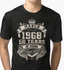 Camiseta de tejido mixto Nacido en marzo de 1968 - 50 años de ser increíble