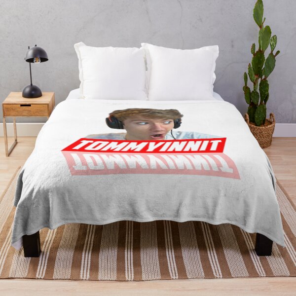Artikelvorschau, Tommyinnit trägt Kopfhörer lustiges Shirt, Henry Tommyinnit T-Shirt entworfen und verkauft von PhetKoetphon.