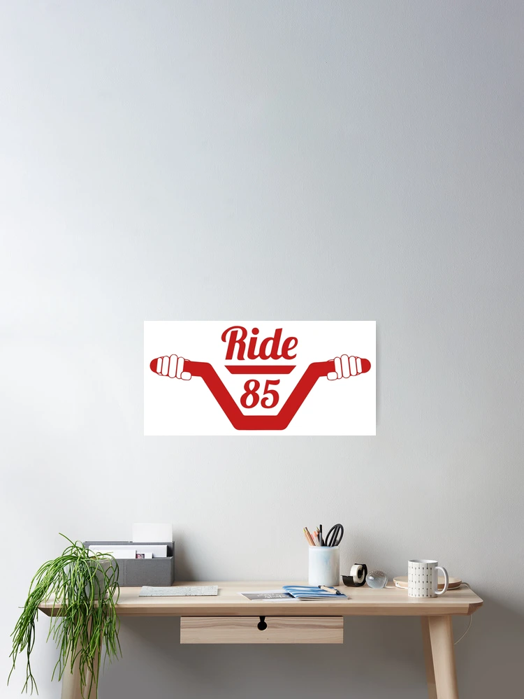 Aperçu 2 sur 3. Poster avec l'œuvre Guidons Ride85 - Boxxer Rouge créée et vendue par Ride85.