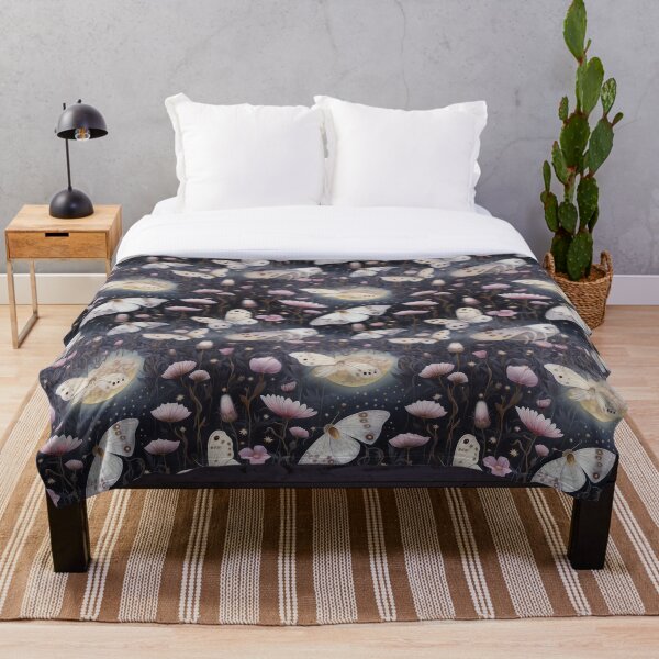 Aperçu de l'œuvre Watercolor Midnight Garden Print créée et vendue par CreaturesLikeUs.