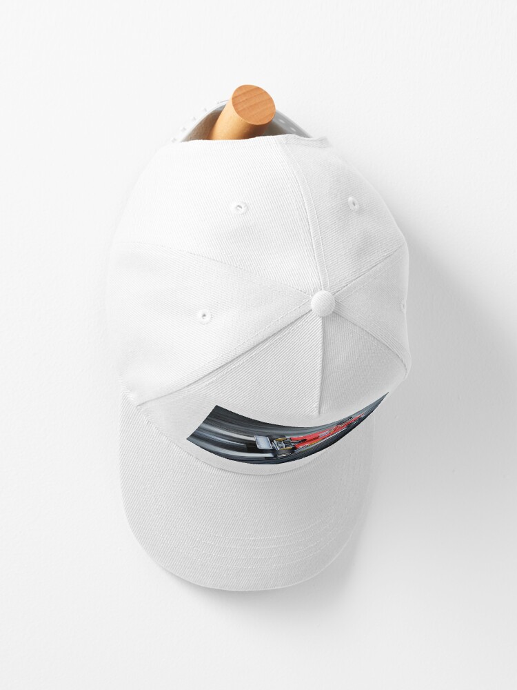 Comprar Gorra Ferrari F1 GP Brasil. Disponible en blanco, unisex