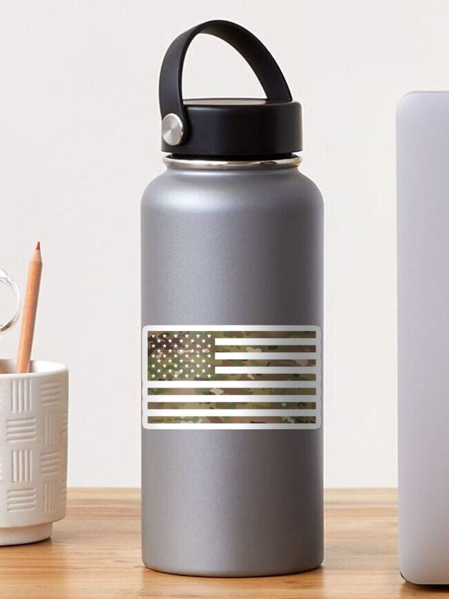 Imagen 1 de 3, Pegatina con la obra Bandera de Estados Unidos: camuflaje militar, diseñada y vendida por MilitaryCandA.