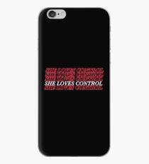 Vinilo o funda para iPhone Ella ama el control (rojo / blanco)