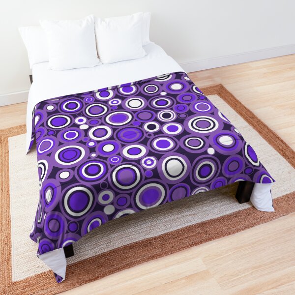 Ultra Violet, Purple and White Circle Retro Pattern Comforter