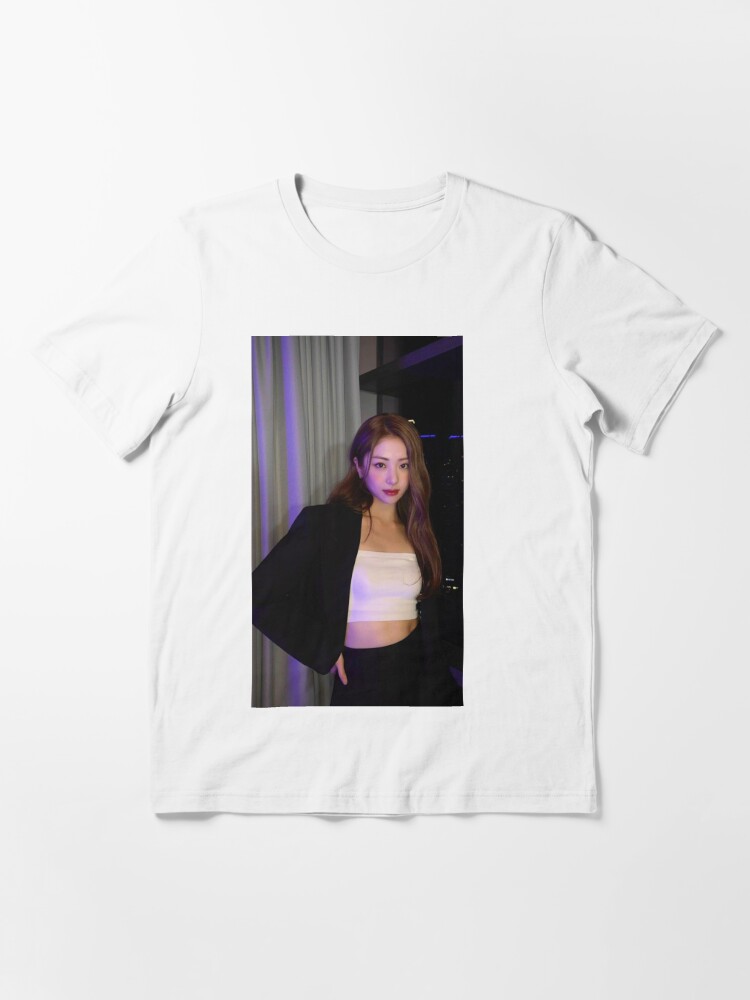 Le SSERAFIM | Kpop Le SSERAFIM Essential T-Shirt | Redbubble