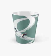Mitte des Jahrhunderts Abbildung 8 Skifahrer im Retro-Stil auf Teal Tasse (groß)