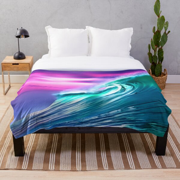 Artikelvorschau, Violet Tide: Ein atemberaubendes neues Kunstbild einer majestätischen Strandwelle – Ocean Lovers Design entworfen und verkauft von Bridie  OBrien.