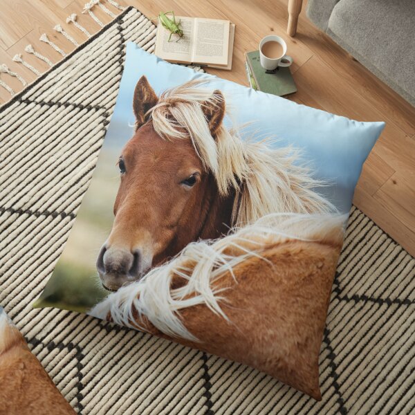 Le magnifique poney islandais. Coussin de sol