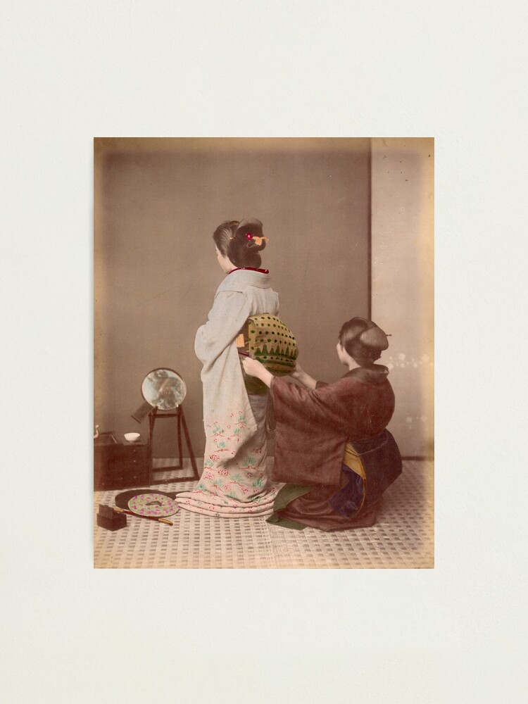 Alternate view of Japanese girls wearing kimono Photographic Print