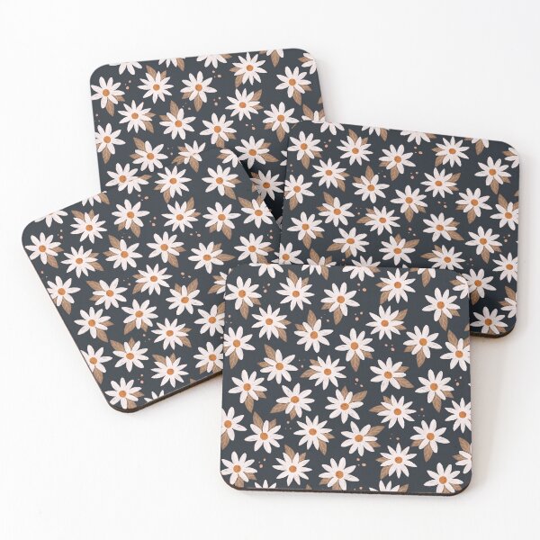 Aperçu de l'œuvre Boho Daisies Floral Imprimé dans la marine et l'or créée et vendue par Avenie.