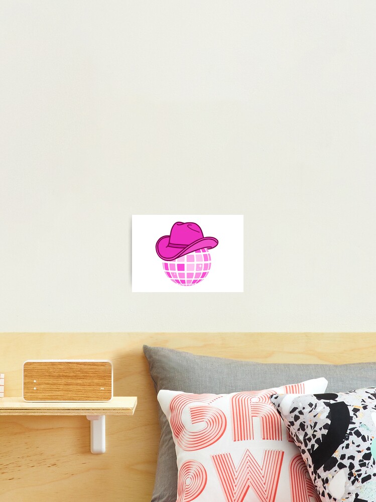 Fotodruck for Sale mit Disco-Kugel mit rosa Cowgirl-Hut von Emma Hoffer