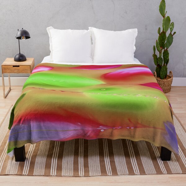 Aperçu de l'œuvre Plumes Rose Vert Lime et Violet avec Fond Orange créée et vendue par deniselynnimage.