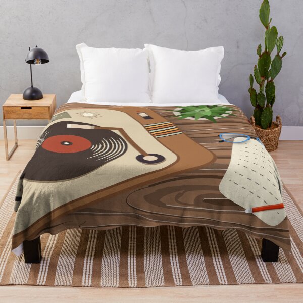 Artikelvorschau, Stillleben mit altem Vintage-Vinyl-Plattenspieler entworfen und verkauft von Familyshmot.