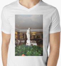 Statue, young, girl, ancient, classical, style, palms Men's V-Neck T-Shirt
