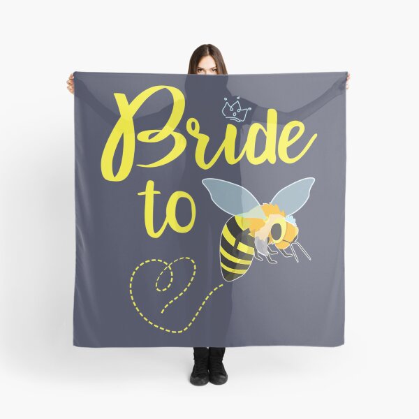 Artikelvorschau, Bride To Bee's Funny Wedding Engagement t entworfen und verkauft von wyirbxkzph6.