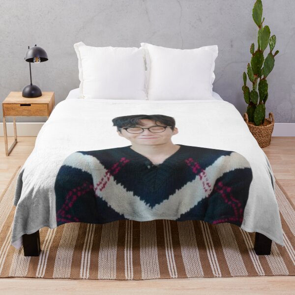 Aperçu de l'œuvre kim seon ho créée et vendue par selvashop.