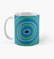 Geheimes Wasserloch (blau) Tasse (Standard)