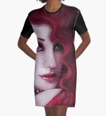Dame in rot T-Shirt Kleid