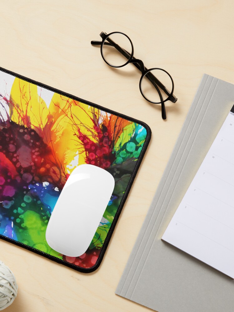 Aperçu 3 sur 5. Tapis de souris avec l'œuvre Eclosion 45 créée et vendue par ElioraBousquet.