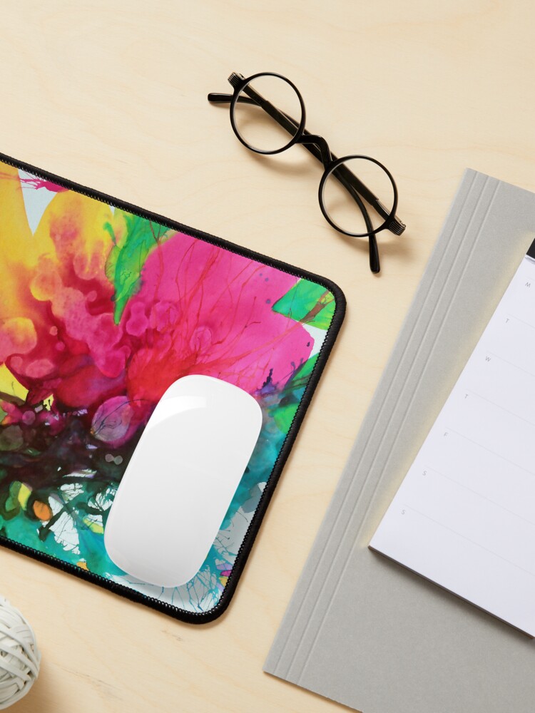 Aperçu 3 sur 5. Tapis de souris avec l'œuvre Eclosion 41 créée et vendue par ElioraBousquet.