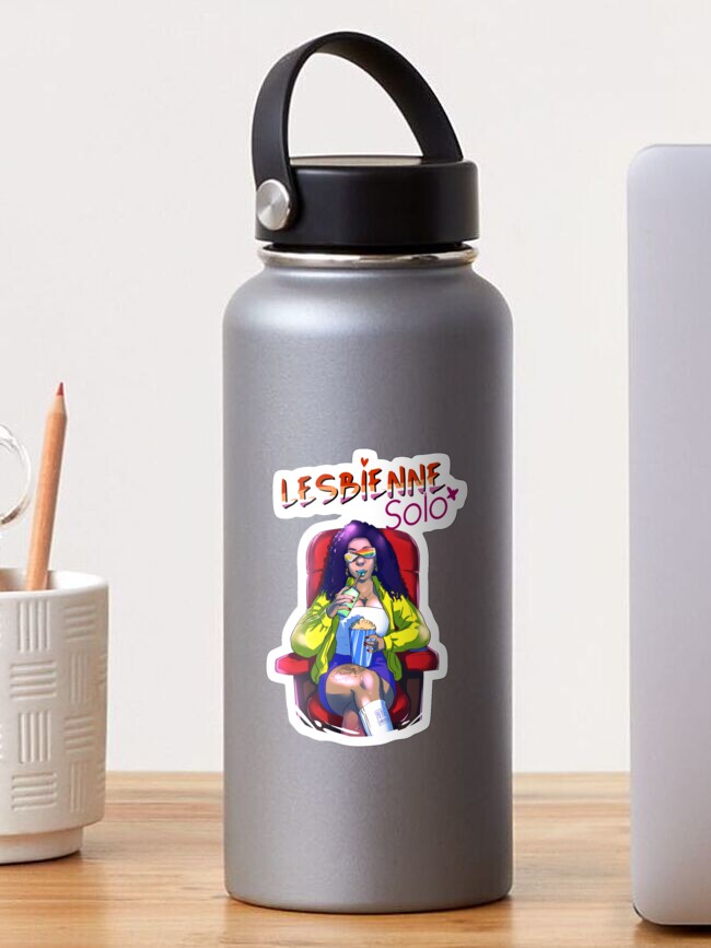 Aperçu 1 sur 3. Sticker avec l'œuvre Black lesbians - Lesbienne solo créée et vendue par Reine-Dibussi.