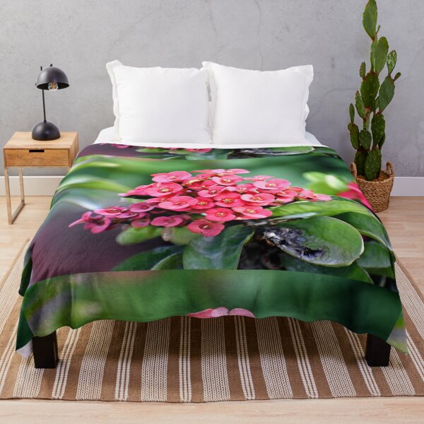 Artikelvorschau, Flowering plant and bunch of beautiful Pink flower entworfen und verkauft von Rav33822.