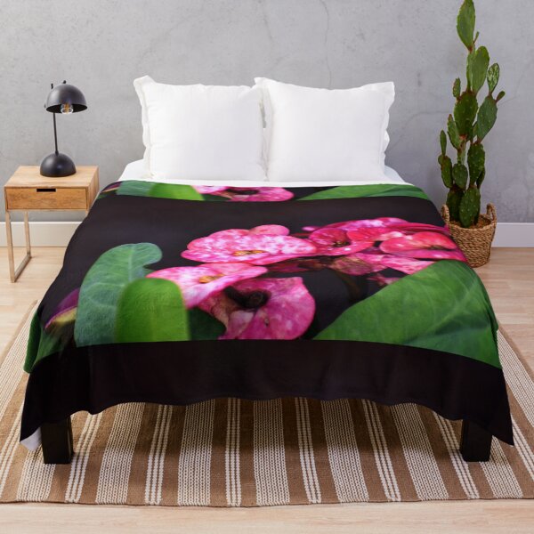Artikelvorschau, Flowering plant and bunch of beautiful Pink flower entworfen und verkauft von Rav33822.