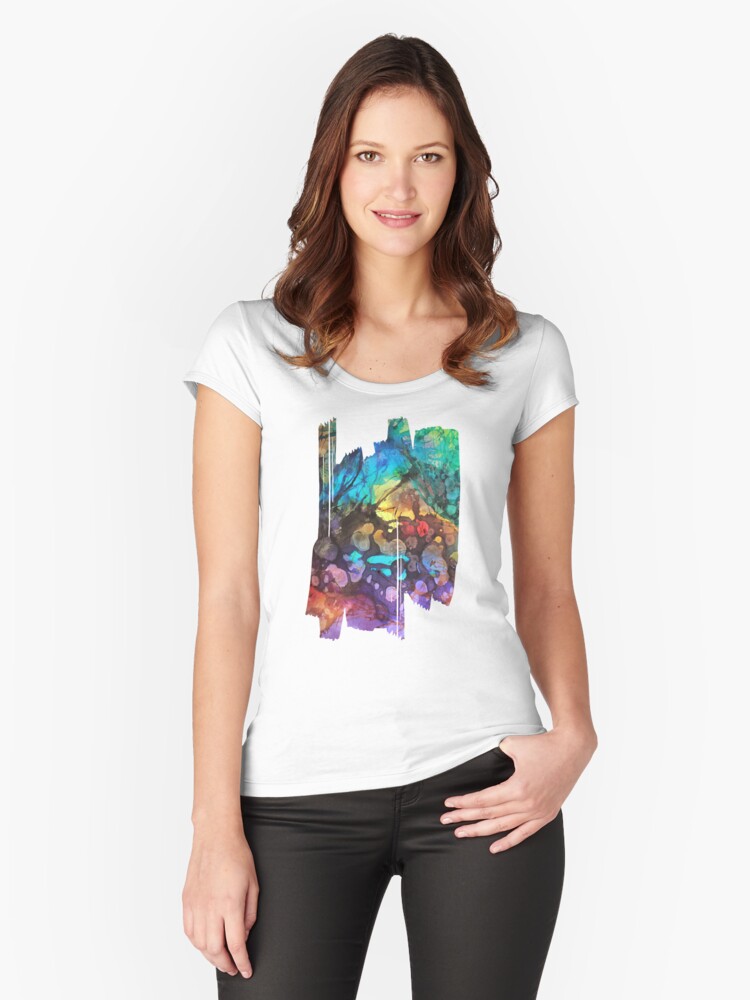 Aperçu 1 sur 3. T-shirt échancré avec l'œuvre Eclosion 31 créée et vendue par ElioraBousquet.