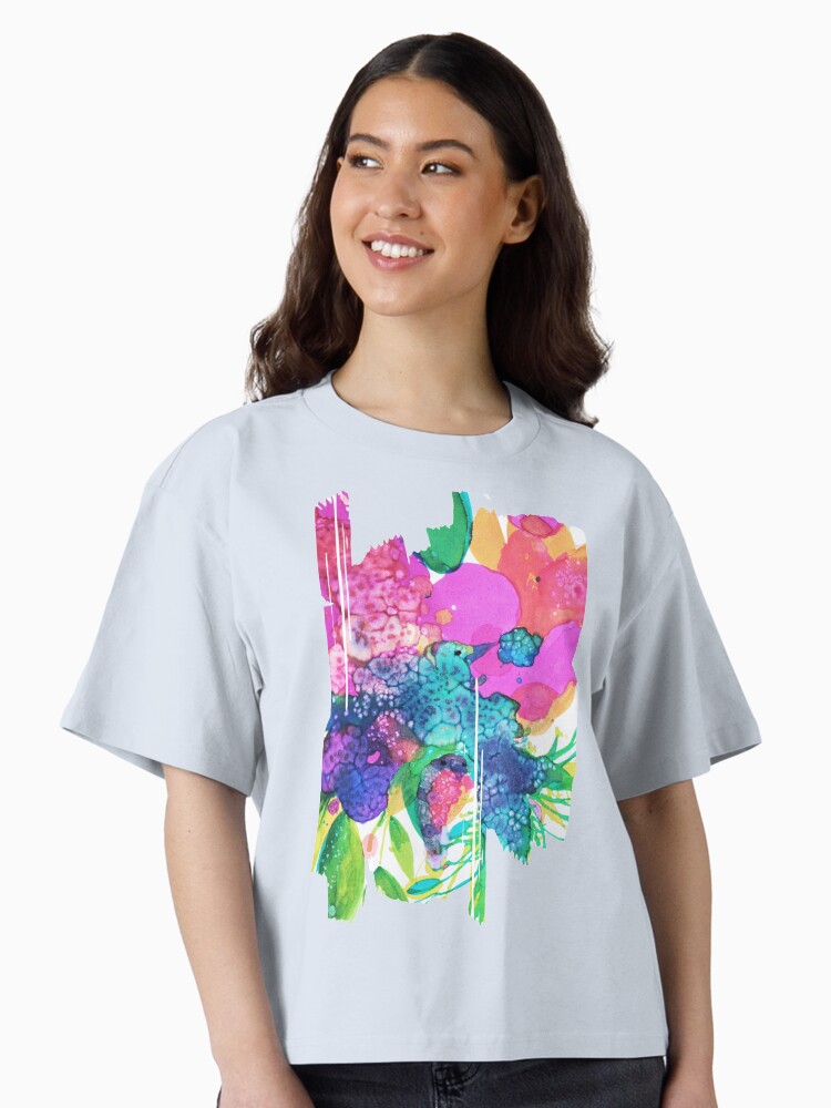 Aperçu 1 sur 4. T-shirt boxy avec l'œuvre Eclosion 152 créée et vendue par ElioraBousquet.