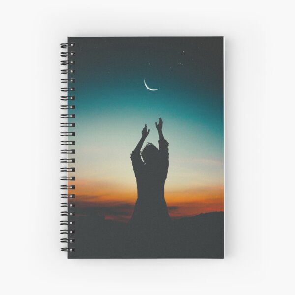 Aperçu de l'œuvre Atteindre le coucher du soleil sur la Lune créée et vendue par Claireandrewss.
