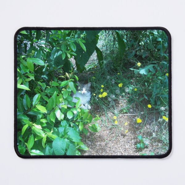 Item preview, Extraño en el jardín designed and sold by Tropinui.