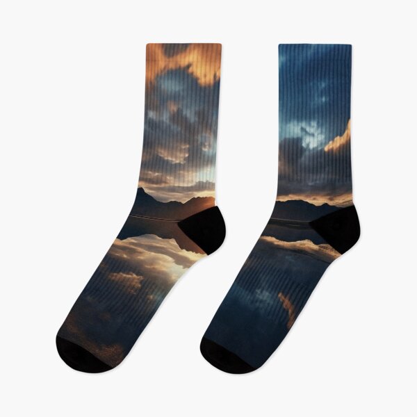 Artikelvorschau, Ein See mit dunklem Himmel und Wolken bei Sonnenuntergang entworfen und verkauft von isBotStore.