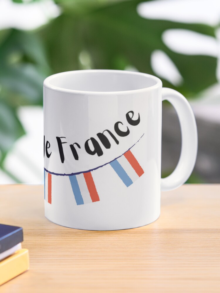 Mug à café for Sale avec l'œuvre « Le Tour de France, Drapeaux Français  Bunting mignon » de l'artiste emcazalet
