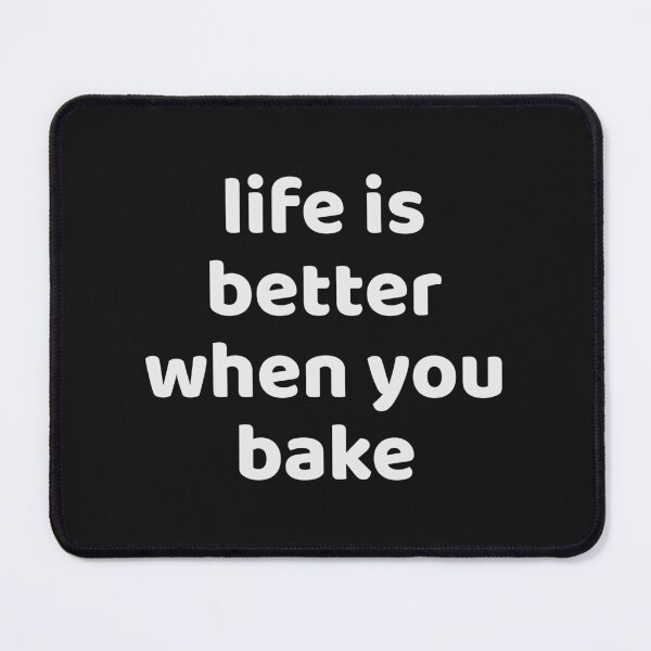 Aperçu de l'œuvre La vie est meilleure quand vous cuisinez | cuisson | adore cuisiner | cadeau de boulanger créée et vendue par TheShadowD.
