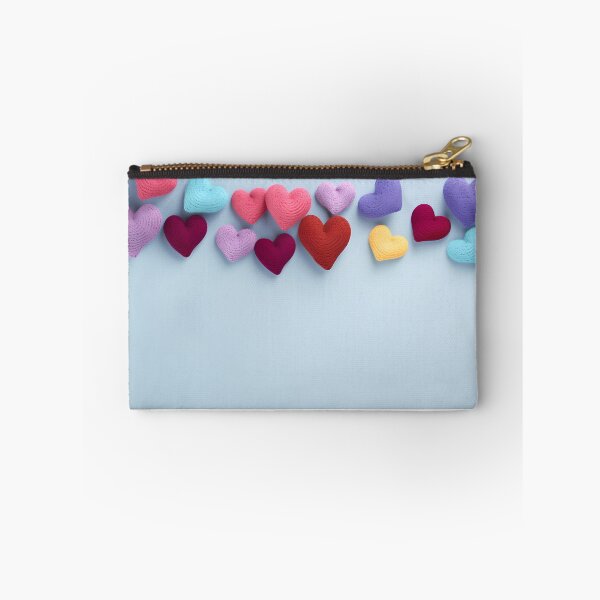 Aperçu de l'œuvre Flying Hearts Knitted créée et vendue par tropicaltee.