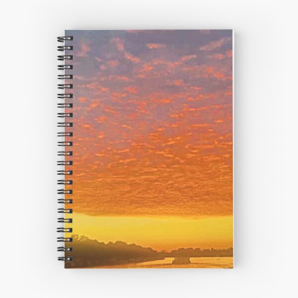 Aperçu de l'œuvre Coucher de soleil coloré sur la rivière créée et vendue par Cedex.