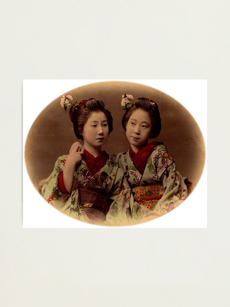 Alternate view of Japanese girls wearing kimono Photographic Print