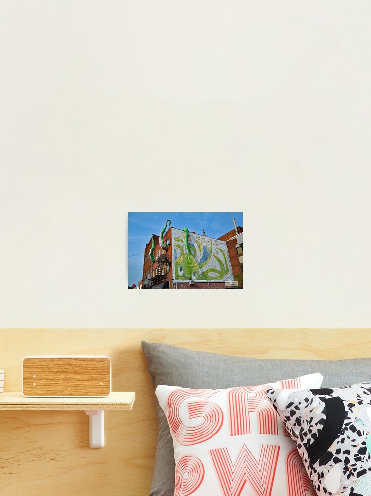 Aperçu 2 sur 3. Impression photo avec l'œuvre Canton Art créée et vendue par RabbitHole13.