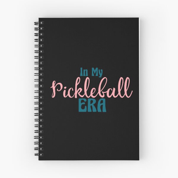 Aperçu de l'œuvre À mon époque de pickleball | Pickelball | Équipe de Pickelball | Amateur de Pickelball | Dink créée et vendue par ShoniwDesigns.