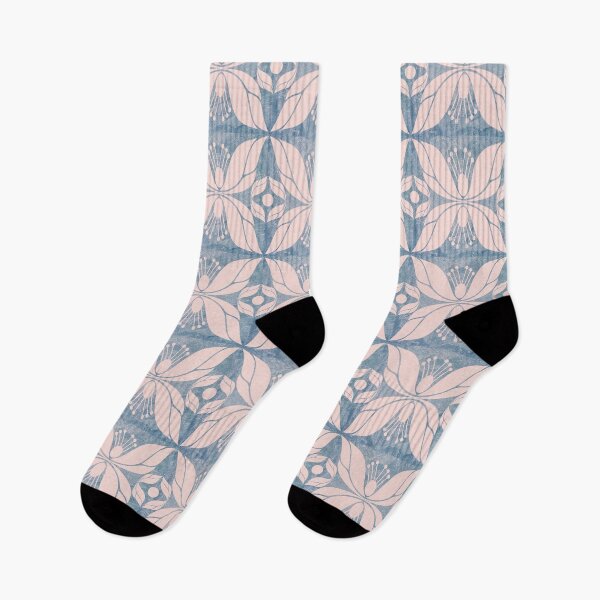Artikelvorschau, Schmetterlings-Blumen-Abstrakte-Serie – Staubiges Blau entworfen und verkauft von Carina Parry Studios.