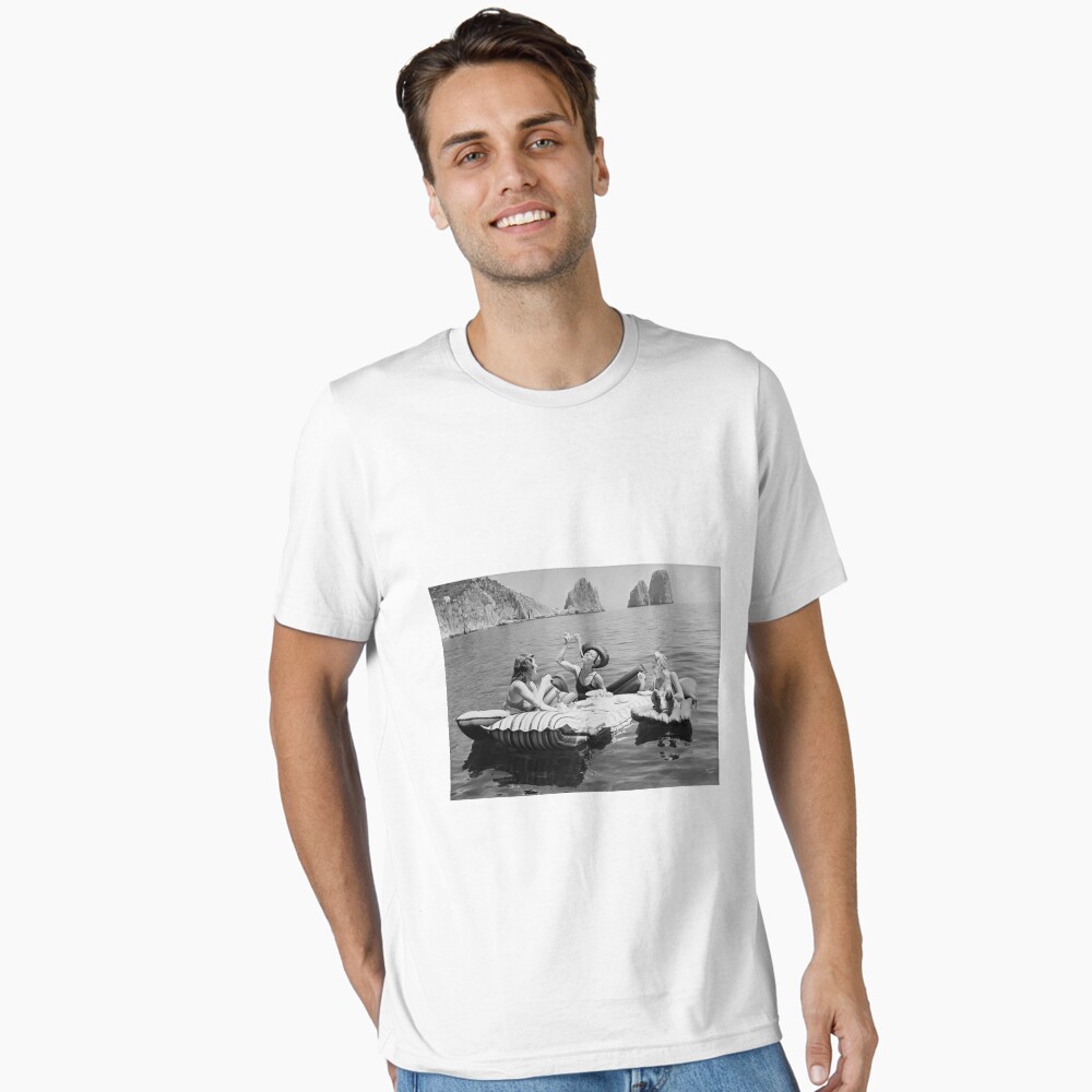 Aperçu de l'œuvre T-shirt essentiel créée et vendue par eishergarnet.