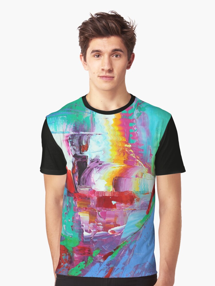 Aperçu 1 sur 5. T-shirt graphique avec l'œuvre L essence des reves 63 créée et vendue par ElioraBousquet.