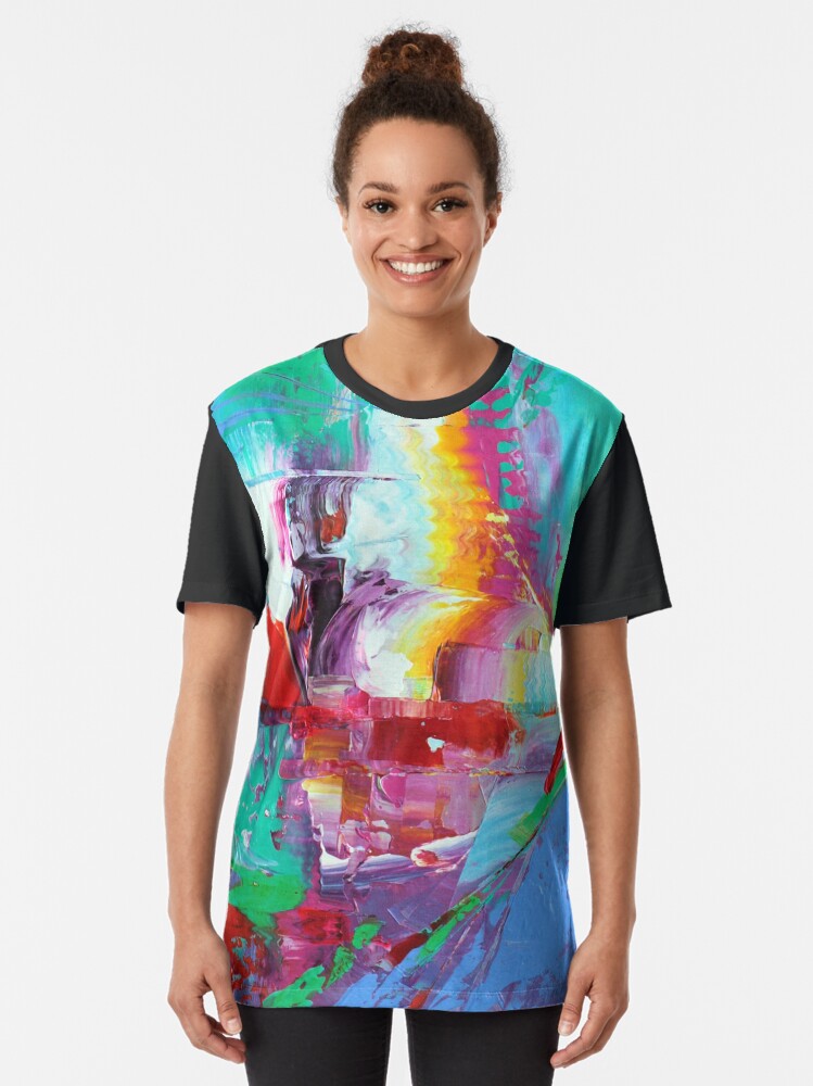Aperçu 2 sur 5. T-shirt graphique avec l'œuvre L essence des reves 63 créée et vendue par ElioraBousquet.