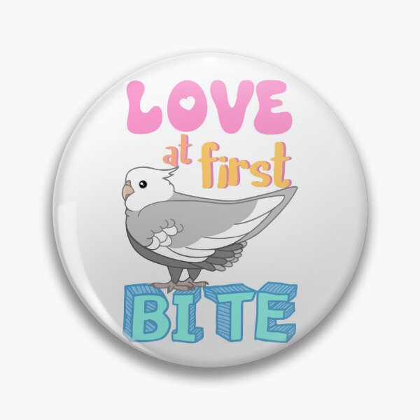 Aperçu de l'œuvre L'amour à la première bouchée Grey Cockatiel Funny Birb merch Perroquet Kawaii créée et vendue par FandomizedRose.