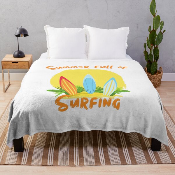Aperçu de l'œuvre  summer full of surfing T-shirt classique créée et vendue par fou-design.