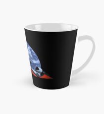 Taza cónica Starman en Tesla Roadster en el espacio