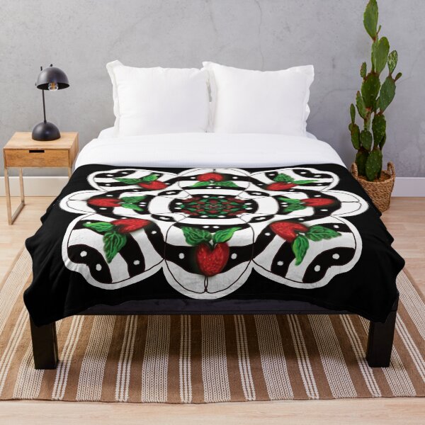 Artikelvorschau, Erdbeer-Mandala entworfen und verkauft von AllGenDesigns.