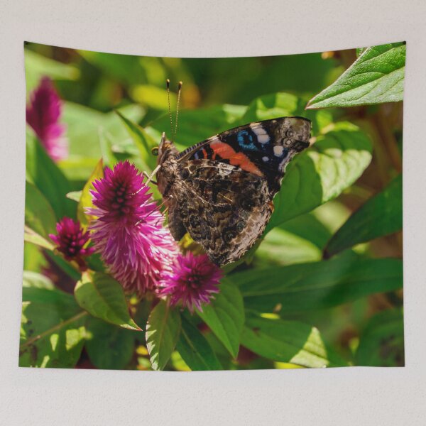 Artikelvorschau, Schmetterling auf rosa Blume entworfen und verkauft von TinyDinoDesigns.