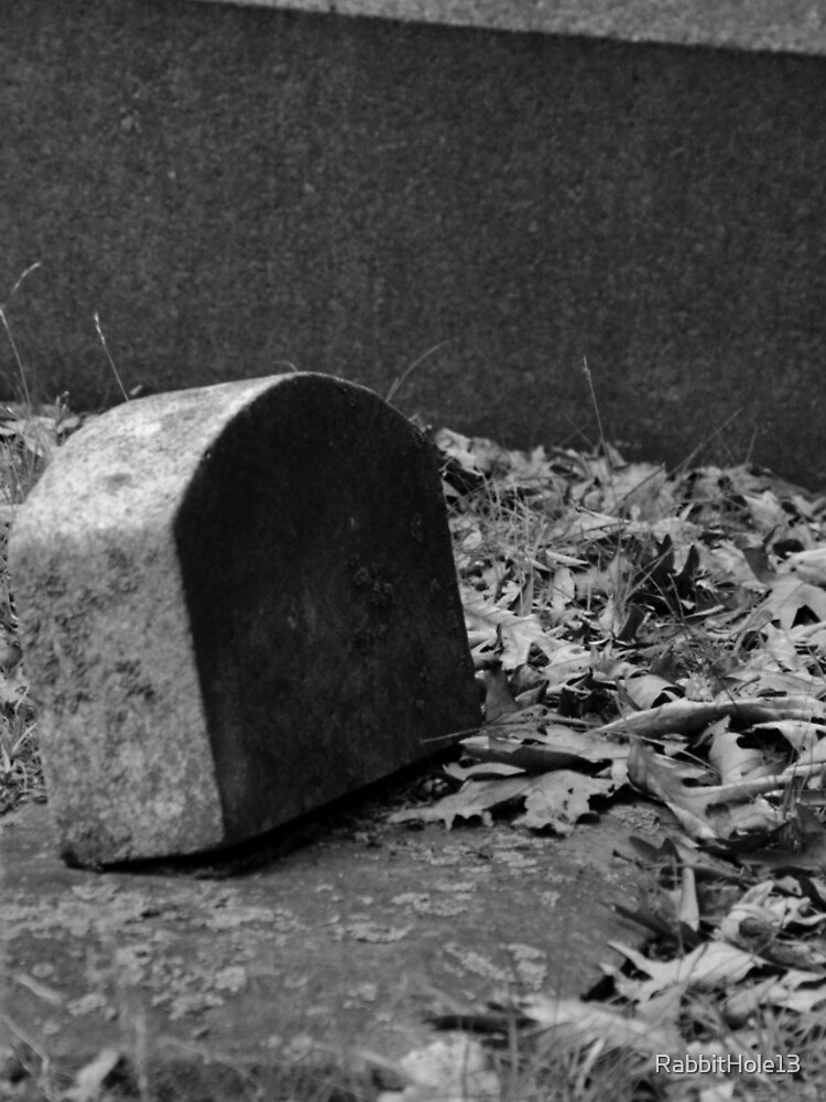 Imagen 4 de 4, Funda de iPhone con la obra Westlawn Cemetary, Canton Ohio, diseñada y vendida por RabbitHole13.