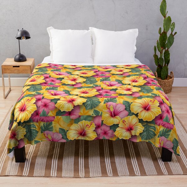 Artikelvorschau, Tropische Hibiskusblüten: Bunter Sommer-Fashion-Look entworfen und verkauft von AkraidaxDesign.